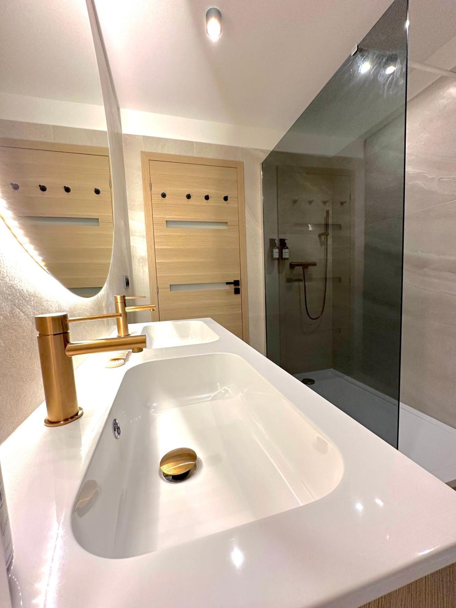 Monaco # Menton - 6 Persons - 2 Bedrooms - Full Renovated - Private Parking - Hypercenter - Clim - Beach And Sun Ментона Экстерьер фото