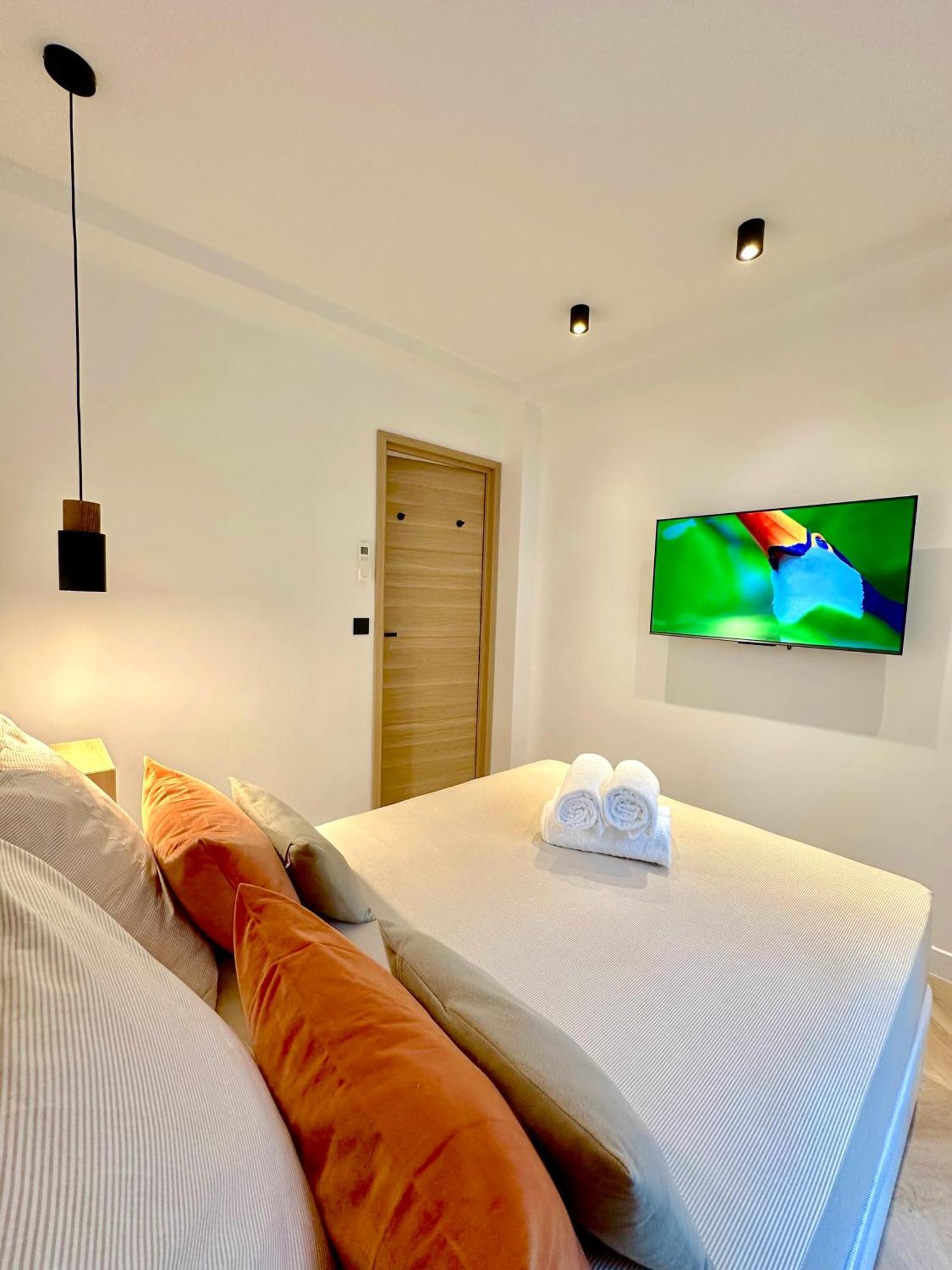 Monaco # Menton - 6 Persons - 2 Bedrooms - Full Renovated - Private Parking - Hypercenter - Clim - Beach And Sun Ментона Экстерьер фото