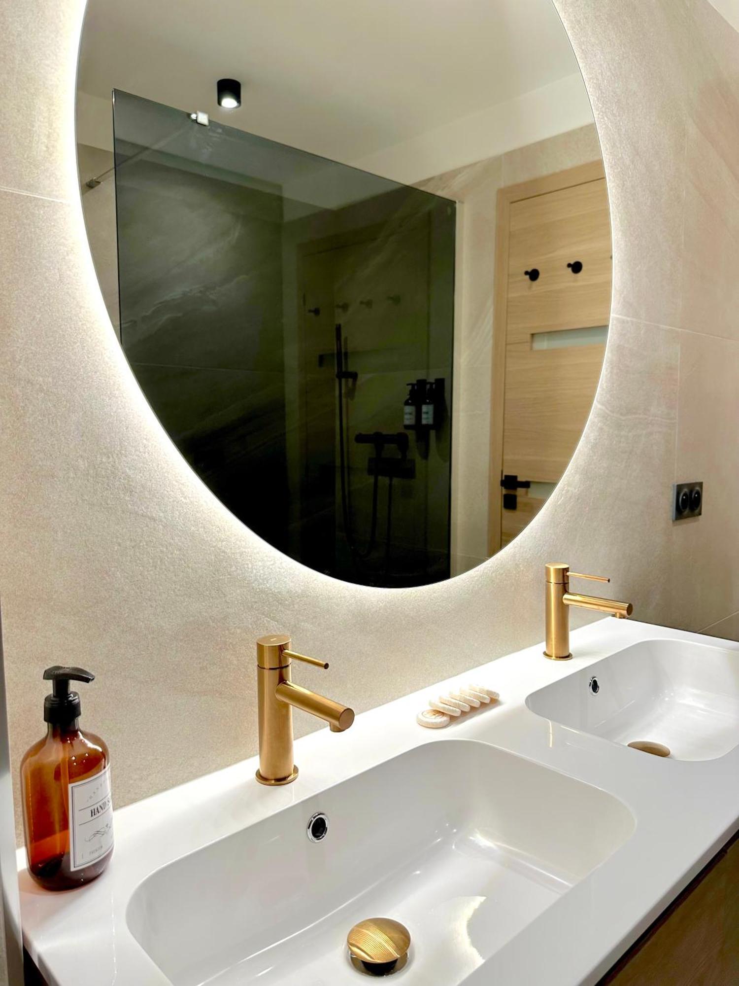 Monaco # Menton - 6 Persons - 2 Bedrooms - Full Renovated - Private Parking - Hypercenter - Clim - Beach And Sun Ментона Экстерьер фото